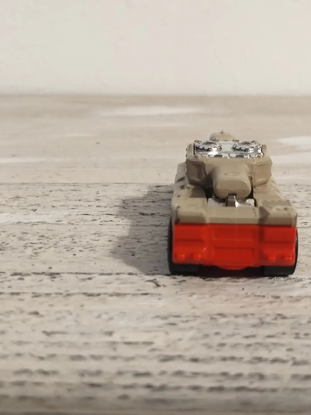 Hot wheels he off road invade army tank 2014 Sand Desert  diecast metal